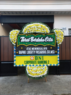 Papan Bunga Duka di Muara Komam