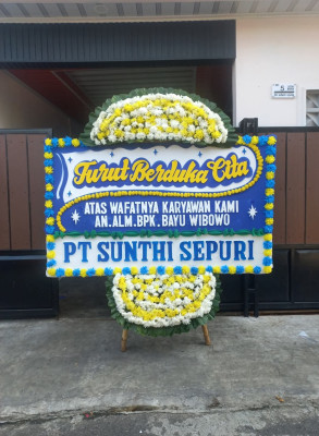 Papan Bunga Duka di Muara Komam