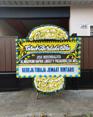 Papan Bunga Duka di Muara Komam