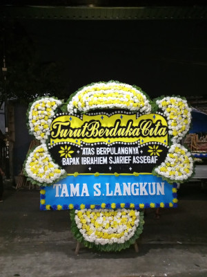 Papan Bunga Duka di Muara Komam